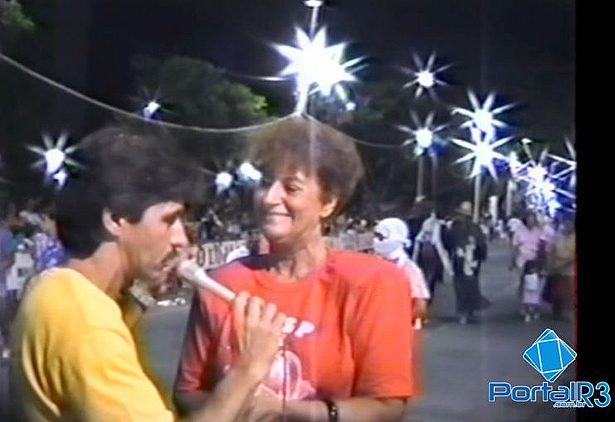 Cida Novaes sendo entrevistada por Chico de Paula em 1988. (Foto: reprodução/vídeo)