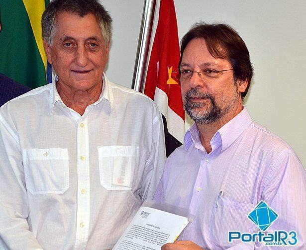 O prefeito de Pindamonhangaba, Vito Ardito Lerario e o diretor da EMTU, Evandro Losacco. (Foto: PortalR3)
