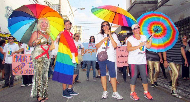Participantes da 1ª Marcha Taubaté Sem Homofobia. (Foto: Sérgio Ribeiro/PortalR3)