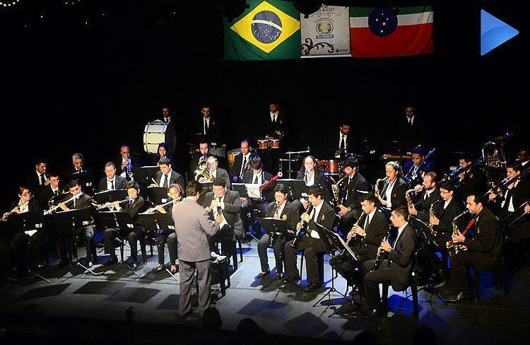 Banda Euterpe durante apresentação no Teatro Galpão em Pindamonhangaba. (Foto: Luis Claudio Antunes/PortalR3)