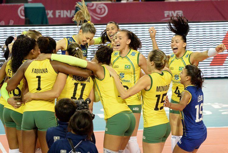 Meninas do Brasil comemoram a conquista de mais um título no Grand Prix. (Foto: Divulgação/FIVB)