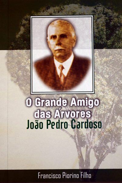 Livro que conta a história de João Pedro Cardoso, escrito por Francisco Piorino Filho, pode ser adquirido no supermercado Excelsior. (Foto: reprodução)