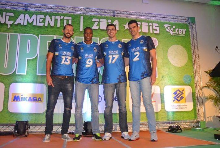 Representantes de São José dos Campos na cerimônia de abertura da Superliga. (Foto: Tião Martins/PMSJC)