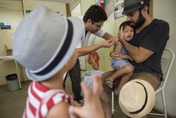 A campanha visa a imunizar 95% do público-alvo; crianças menores de 5 anos. (Foto: Marcelo Camargo/Agência Brasil)