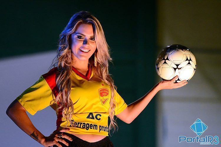 Laura Gonzallez, que representou o Unidos do Castolira, ficou com o título de Rainha do Futebol 2014 de Pindamonhangaba. (Foto: Luis Claudio Antunes/PortalR3)