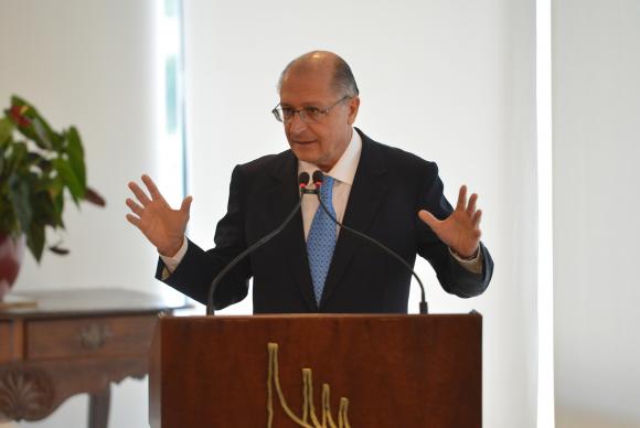 Governador Geraldo Alckmin é diplomado em São Paulo e defende aplicação de multas a quem gastar água além do permitido. (Foto: José Cruz/Agência Brasil)