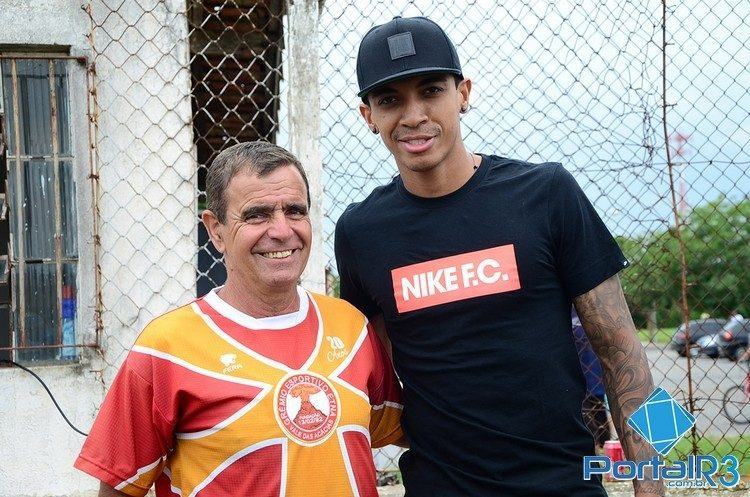 Luiz Gustavo e o técnico Ditinho. (Foto: Luis Claudio Antunes/PortalR3)