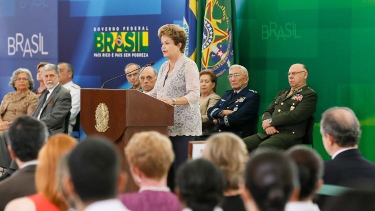 Na foto, a Presidenta Dilma Rousseff durante apresentação de Oficiais-Generais promovidos, em cerimônia realizada no início de dezembro de 2014. (Foto: Roberto Stuckert Filho/ PR)