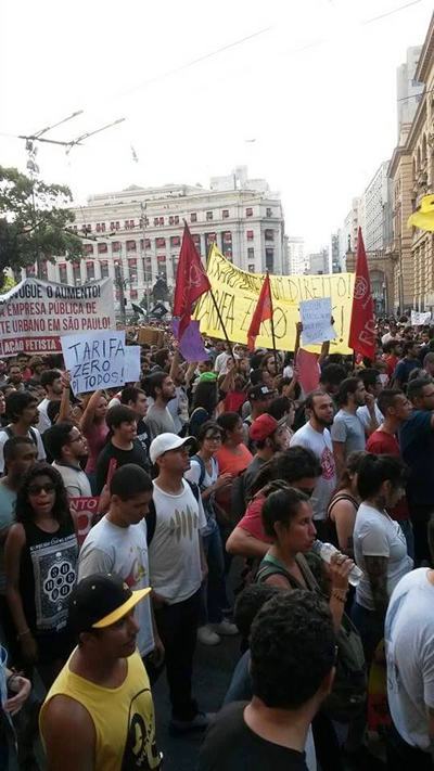 Manifestantes em São Paulo. (Leonardo Marino/internauta)
