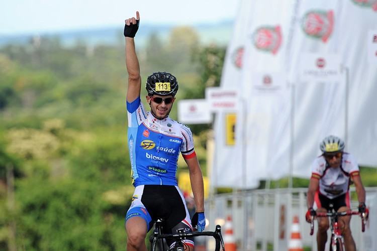 Thiago Nardin, da equipe de Ribeirão Preto, venceu no masculino. (Foto: Ivan Storti/FPCiclismo)
