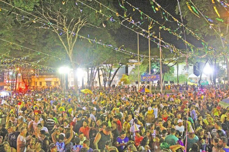  Carnaval de Caçapava no ano passado atraiu mais de 20 mil foliões nos quatro dias de folia. (Foto: Divulgação/PMC)
