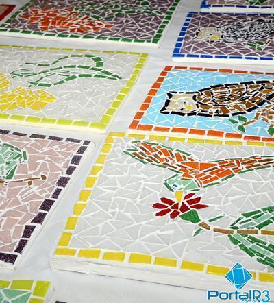 As atividades serão ministradas pela artista plástica Claudia Blanco, profissional experiente nesta técnica de produção em mosaicos. (Foto: Luis Claudio Antunes/PortalR3)