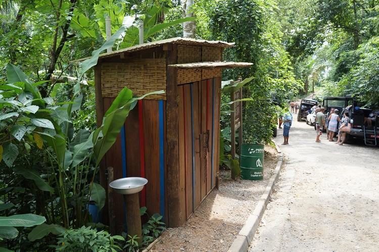 A estrutura do chamado “banheiro seco” ou “banheiro termofílico”, que fica na Cachoeira dos Três Tombos, no sul de Ilhabela. (Foto: Gustave Gama/PMI)