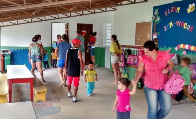 : As duas novas salas de aula e o pátio coberto que recebeu ampliação. (Foto: Fernanda Munhoz/PMP)