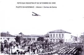Avião sobrevoa Pindamonhangaba no 7 de setembro de 1940. (Foto: reprodução)