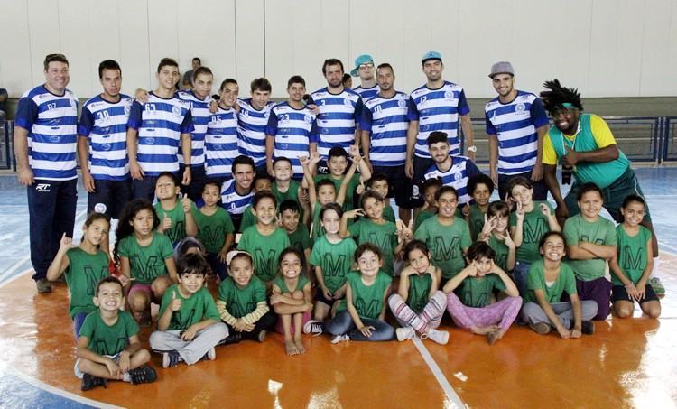 Antes da solenidade, o local recebeu uma integração entre a ADC Ford Taubaté Futsal e os alunos da EMEF Luiz Ribeiro Muniz e uma aula do Ritmo Livre. (Foto: Divulgação/PMT)