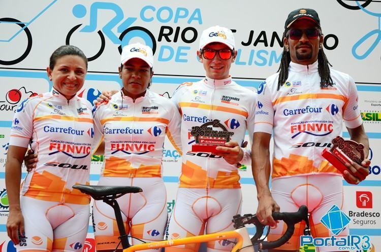 Atletas de São José dos Campos que estiveram no pódio da 2ª etapa da Copa Rio de Ciclismo. (Foto: Luis Claudio Antunes/Bike76)