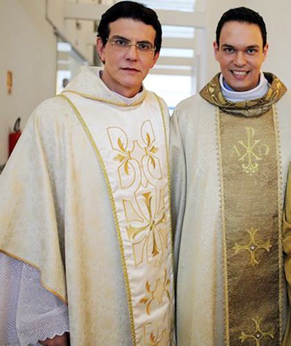 Padres Adriano Zandoná e Reginaldo Manzotti participam do Acampamento Curados para Amar. (Foto: divulgação/CN)
