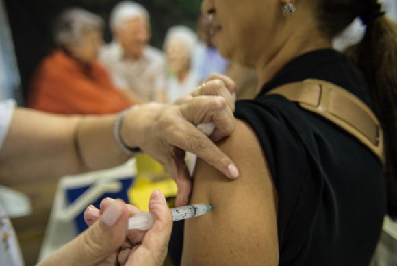 A meta do governo é vacinar 39,7 milhões de pessoas contra a gripe. (Foto: Marcelo Camargo/Agência Brasil)