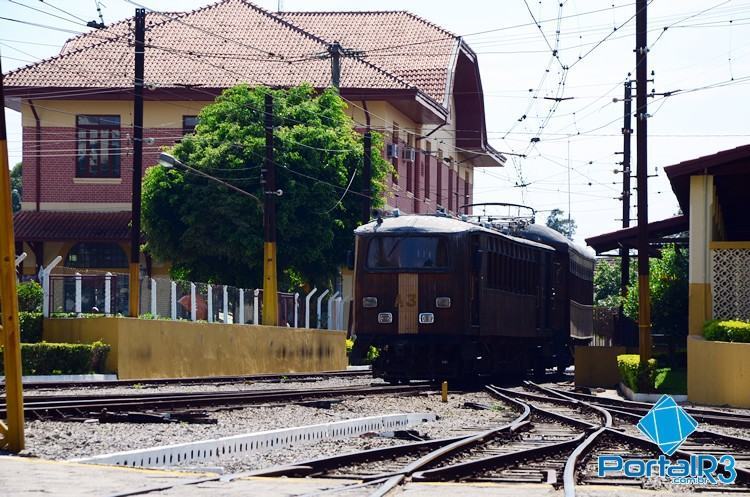 Em julho de 2015, a EFCJ transportou 5.024 usuários no Trem de Subúrbio, serviço que opera do centro de Pindamonhangaba até a zona rural da cidade. (Foto: Arquivo PortalR3)
