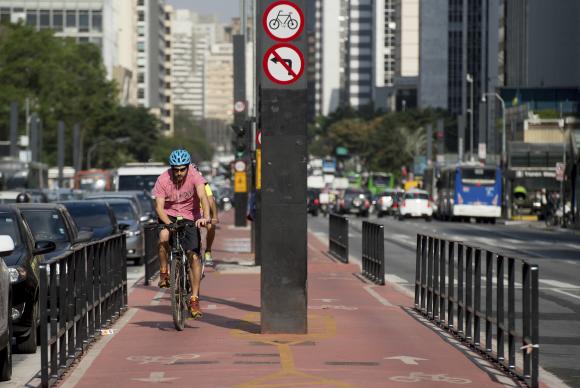 A ciclovia da Avenida Paulista tem 2,7 quilômetros de extensão, em um percurso que vai da Praça Oswaldo Cruz à Avenida Angélica. (Foto: Marcelo Camargo/Agência Brasil)