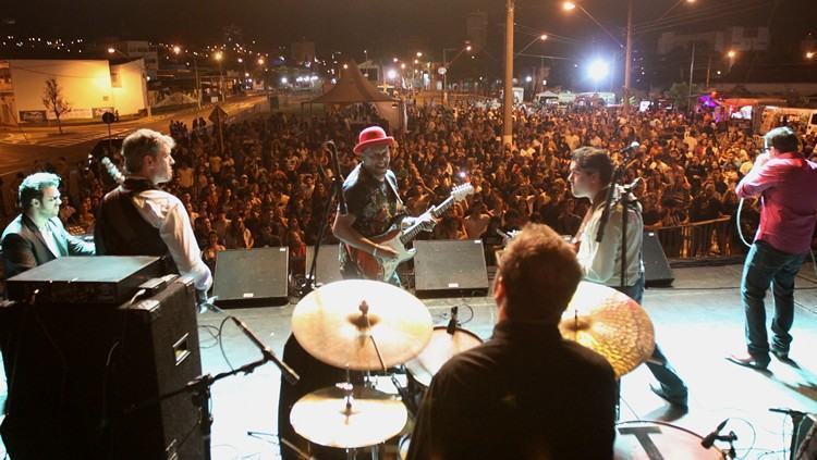 Apresentação do norte-americano Kenny Brown, durante o primeiro Festival de Blues de Jacareí, no domingo (20). (Foto: Valter Pereira/PMJ)
