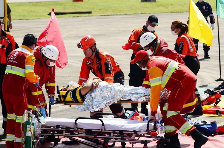 Profissionais são responsáveis por cerca de 50 atendimentos médicos e resgates por dia no eixo Rio-São Paulo. Na foto, simulado de resgate em Roseira. (Foto: Luis Claudio Antunes/PortalR3)