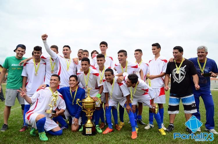 Santos comemora o título do Sub17. (Foto: Luis Claudio Antunes/PortalR3)