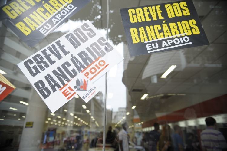Bancários decidem voltar ao trabalho. (Foto: Tânia Rêgo/Agencia Brasil)