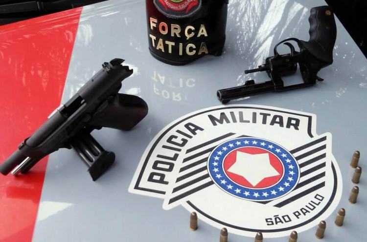Armas e munições apreendidas pela PM. (Foto: Polícia Militar)