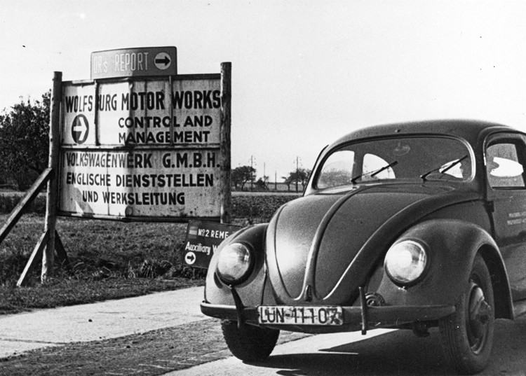 Placa com o nome da empresa no Pós-Guerra: Wolfsburg Motor Works. (Foto: Divulgação)