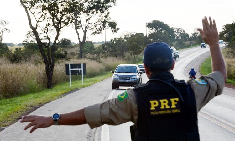 No período de 5 a 10 de fevereiro, policiais rodoviários estarão distribuídos em pontos estratégicos, patrulhando vias e retirando infratores de circulação. (Foto: Marcello Casal Jr/ Agência Brasil)