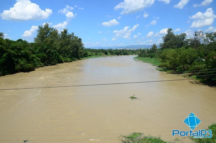 Rio Paraíba do Sul em Pindamonhangaba. (Foto: Luis Claudio Antunes/portalR3)