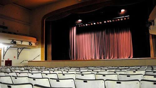 O Teatro Metrópole possui capacidade máxima de 565 lugares e fica na Rua Duque de Caxias, 312, centro. (Foto: Divulgação/PMT)