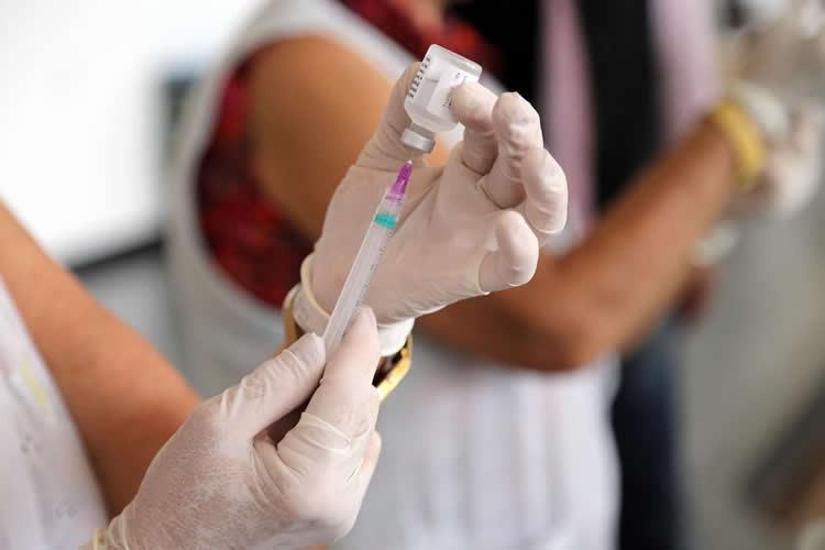 A campanha nacional de vacinação está prevista para ocorrer de 30 de abril a 20 de maio, mas alguns estados optaram por antecipar o início da imunização em razão de surtos de influenza A (H1N1), conhecida como gripe A. (Foto: Osnei Restio/ Prefeitura de Nova Odessa 07/05/2014)