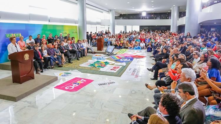 A presidente Dilma Rousseff participa o Encontro da Educação pela Democracia, no Palácio do Planalto. (Foto: Foto: Roberto Stuckert Filho/ PR)