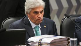 O ex-senador Delcídio do Amaral diz, em nota, que acassação do seu mandato ocorreu com "atropelo de ritos e supressão de garantias". (Foto: Fabio Rodrigues Pozzebom/Agência Brasil)