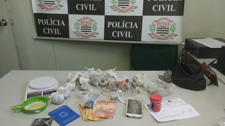 Produtos e objetos apreendidos pela Polícia Civil. (Foto: Divulgação/SIG)
