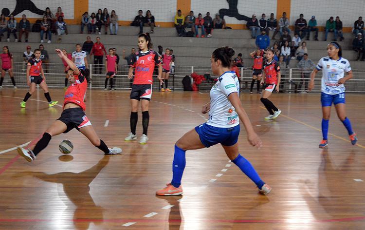 Fora de casa, time joseense não conseguiu recuperar Taboão. (Foto: Alex Santos/Futsal Feminino SJC)