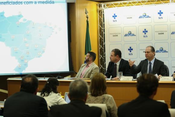 O ministro da Saúde, Ricardo Barros, apresenta os resultados das medidas adotadas nos últimos três meses que visam garantir o atendimento à população. (Foto: Elza Fiuza/Agência Brasil)