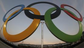  Anéis olímpicos decoram Estádio do Maracanã para cerimônia de abertura dos Jogos Rio 2016. (Fernando Frazão/Agência Brasil)