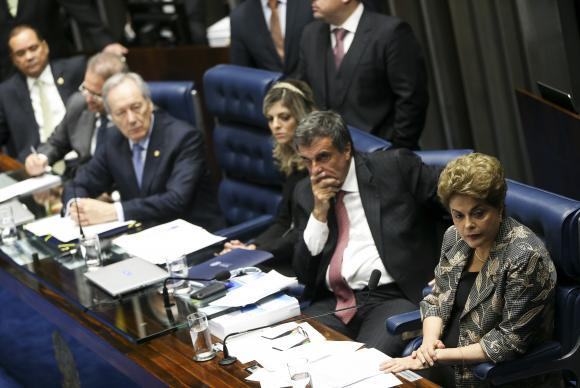  Ontem a presidenta afastada Dilma Rousseff respondeu a perguntas de 48 senadores, em sessão que durou 14 horas. (Foto: Marcelo Camargo/Agência Brasil)