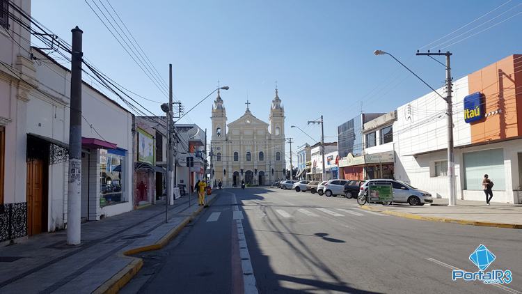 Rua Bicudo Leme, na região central de Pindamonhangaba. (Foto: Luis Claudio Antunes/Bike76)