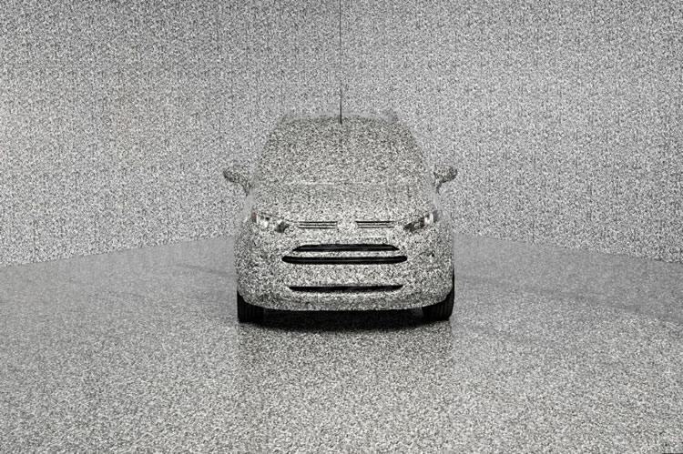 Chamado “3D Brick”, o novo disfarce cria uma ilusão de ótica e impede que espiões da indústria, ou simplesmente pessoas usando a câmera do celular, mantenham o foco nas linhas do carro. (Foto: Ford)