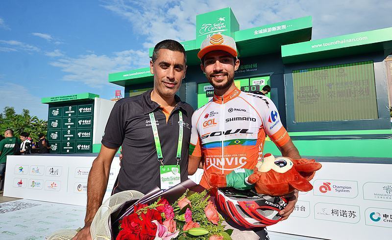 Murilo e o técnico Manzo. (Foto: Luis Claudio Antunes/Bike76)