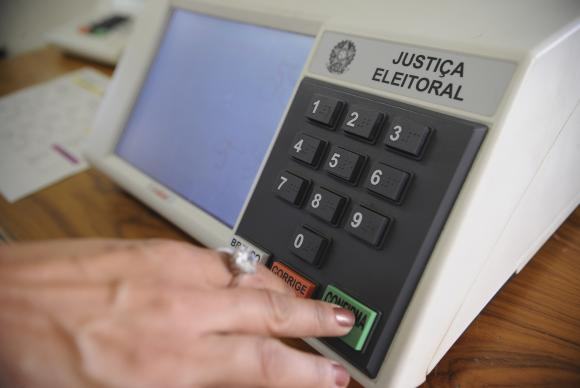 Eleitores de 55 municípios voltarão às urnas domingo (30), no segundo turno de votação. (Foto: Agência Brasil/Fabio Rodrigues Pozzebom)