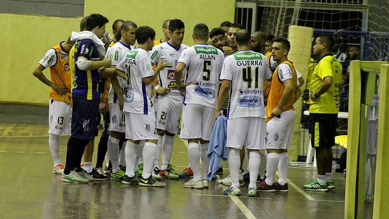 O São José garantiu a vaga na semifinal da Copa Paulista de Futsal ao golear o Pulo do Gato por 9 a 1. (Foto: Divulgação/PMSJC)