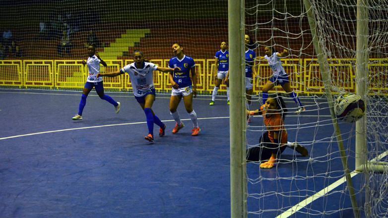O time joseense tem a vantagem do empate pelo título do estadual depois da vitória por 4 a 1 no primeiro jogo. (Foto: Alex Santos/Futsal Feminino São José)