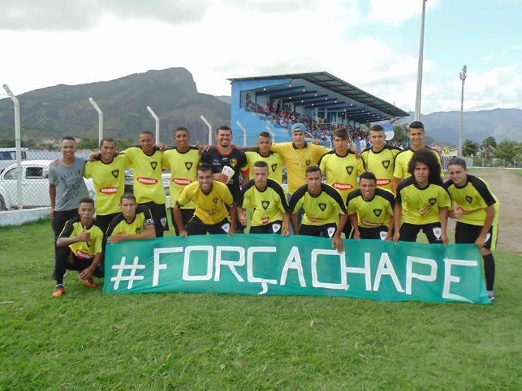 Time campeão prestou homenagem ao time da Chapecoense-SC. (Foto: Gianni D’Angelo/PMC)