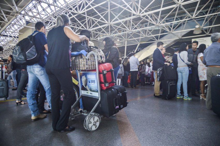 Empresas não serão mais obrigadas a oferecer franquia de bagagem e poderão cobrar por qualquer volume despachado. (José Cruz/Agência Brasil)